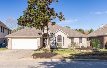 Building Photo - 8015 Sports Haven Dr