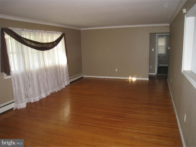 Foto del edificio - 37 Winding Way Rd