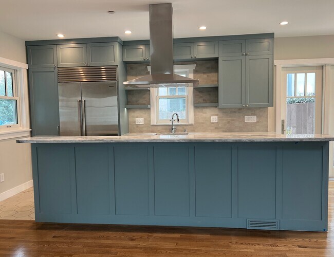 Bar in front of kitchen - 2526 5th St