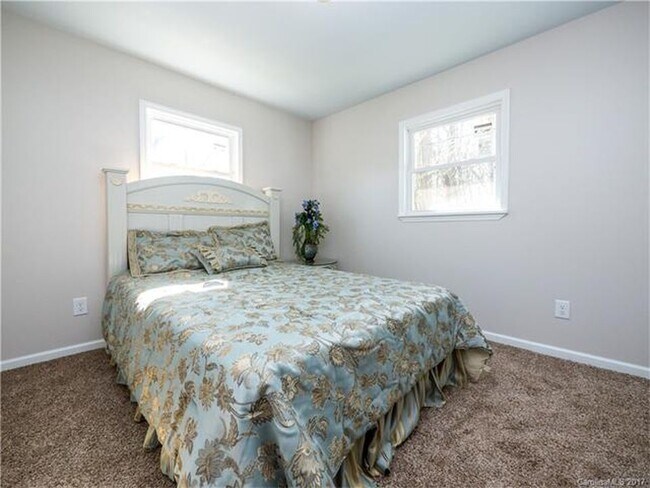 Foto del edificio - 305 S Spargo St