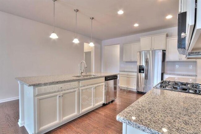 Building Photo - 7814 Meridale Forest Dr