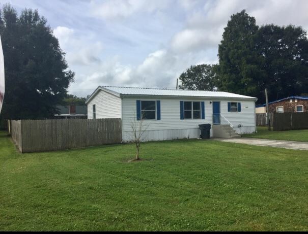 Building Photo - 3525 Island Oaks S
