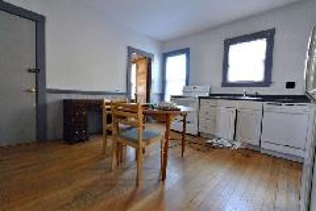 Brighton 3 bedroom apartment - NO BROKER FEE - Beautiful 1 bedroom apt in Allston - 9/1 -...