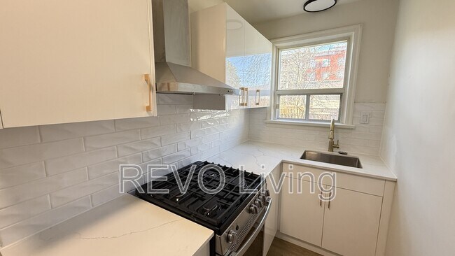 Photo du bâtiment - 6921 Barker St