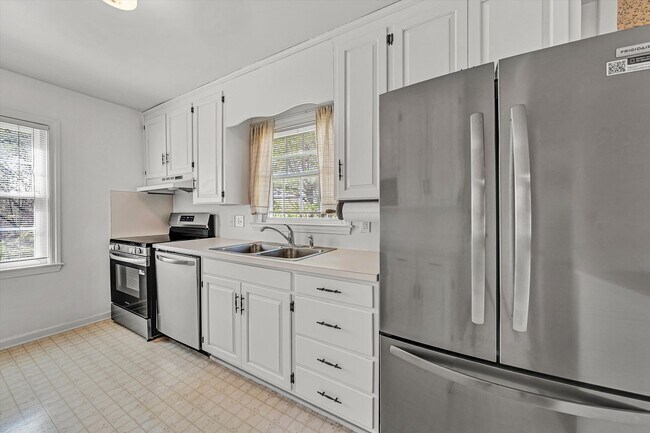 Foto del edificio - 2779 Derwent Dr SW