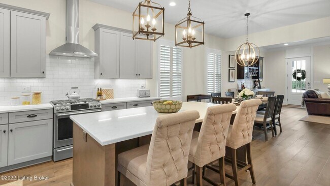 Foto del edificio - Enviable 4 bedroom and 3.5 bath home with 3 car garage available in North Commons