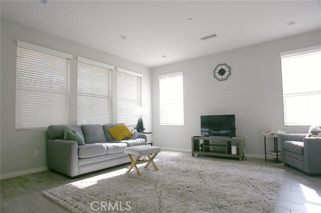 Building Photo - 125 Full Sun