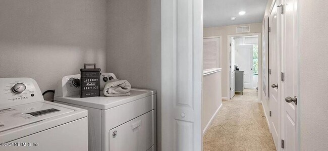 Foto del edificio - 8245 Watercourse Wy