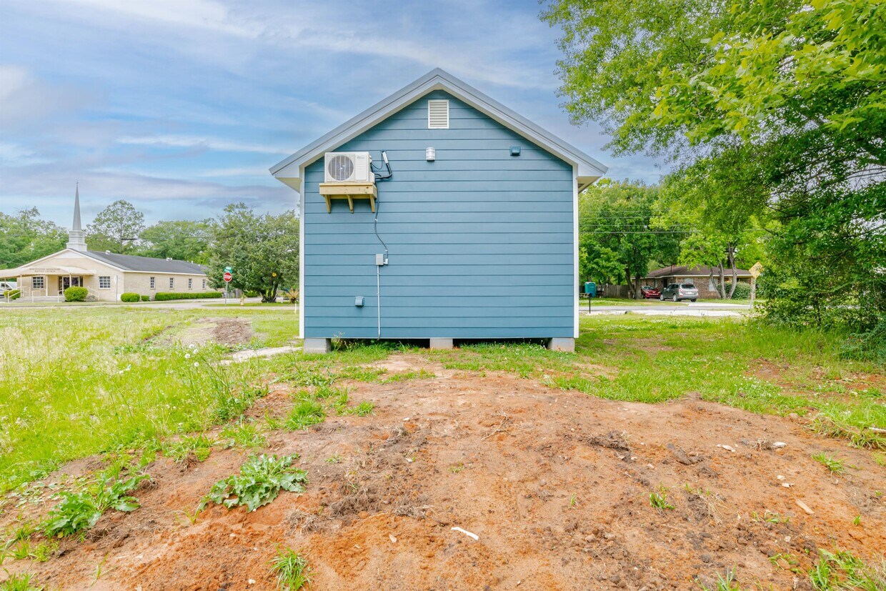 Primary Photo - 1200 Mobile St