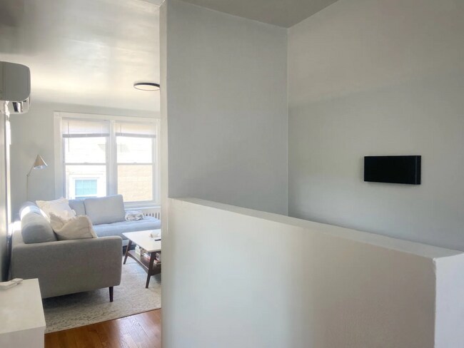 Entryway - 1417 Cherry Ave
