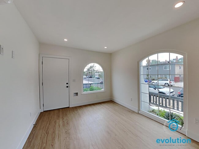 Building Photo - 3831-3835 3rd Avenue - 3835 3rd Ave Apt 1