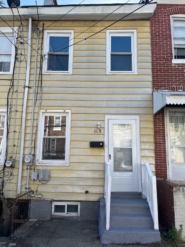 Primary Photo - 115 Hancock St