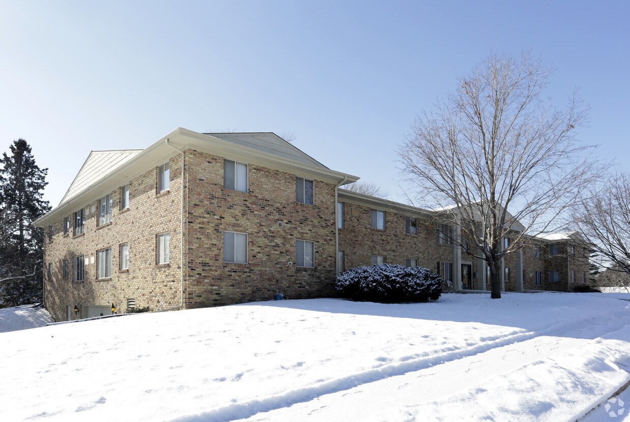 Primary Photo - Maple Commons Apartments