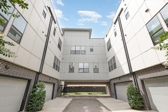 Building Photo - 2000 Park Ave