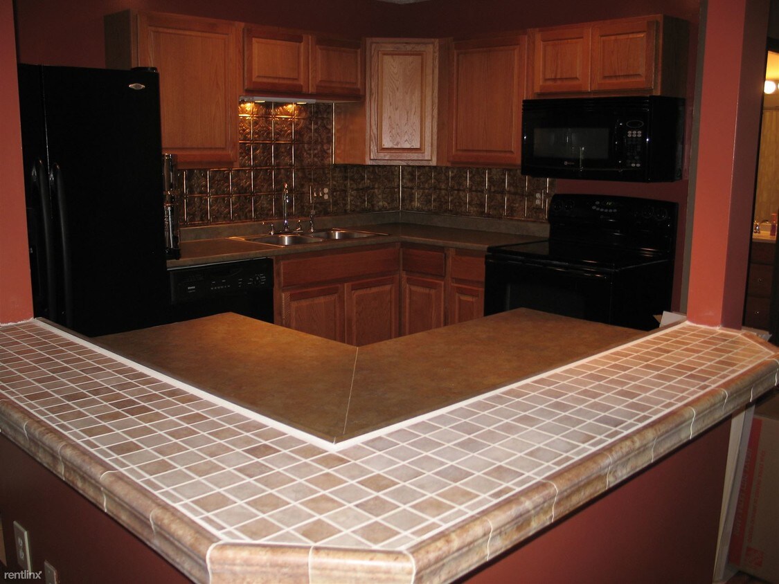 Primary Photo - 7210 Creekview Dr