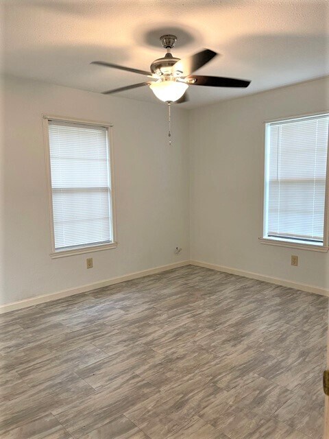 Bedroom - 1035 S Houston St