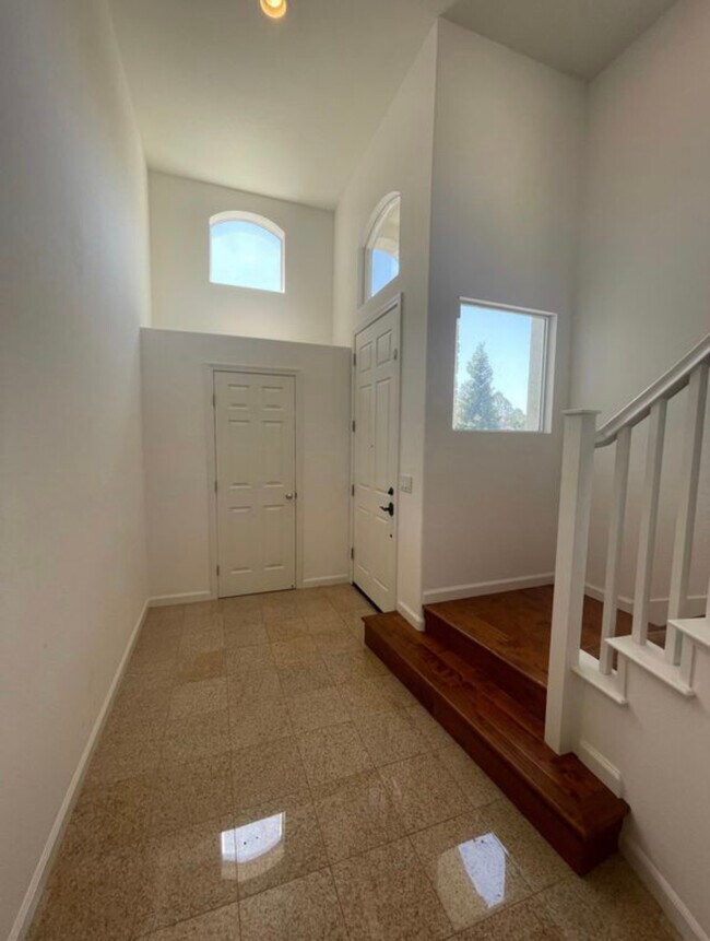 Building Photo - 672 Via Rialto