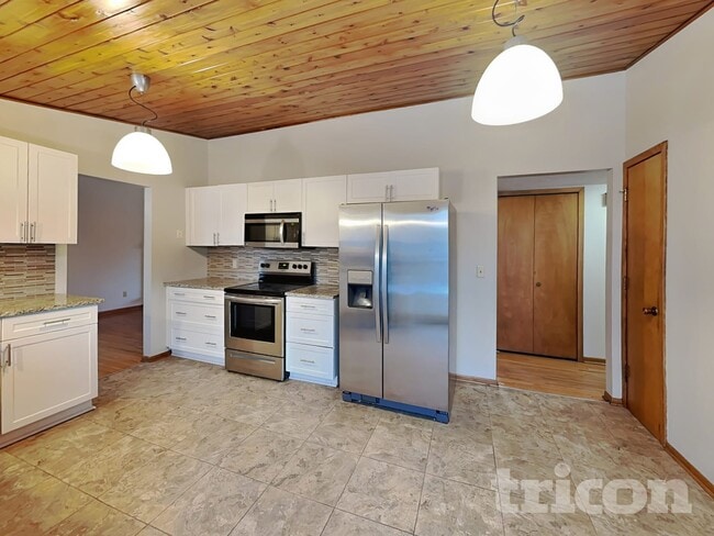 Building Photo - 9241 34th Ave N