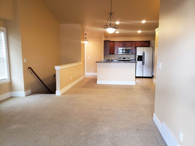 Foto del edificio - West-end 3 Bedroom Condo w/ Garage - End U...