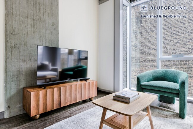 Foto del edificio - 215 W Lake St