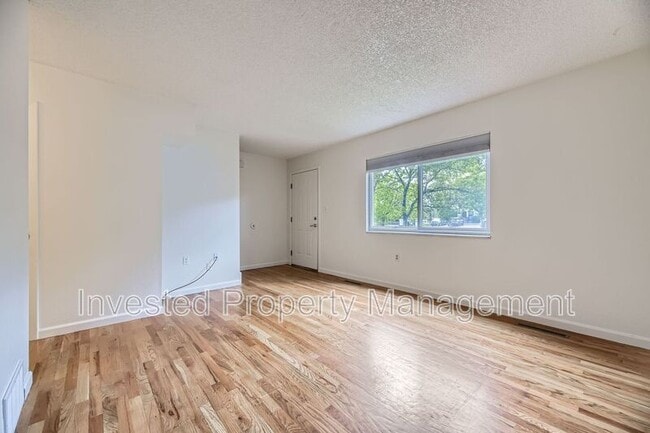 Building Photo - 594 S Eaton St