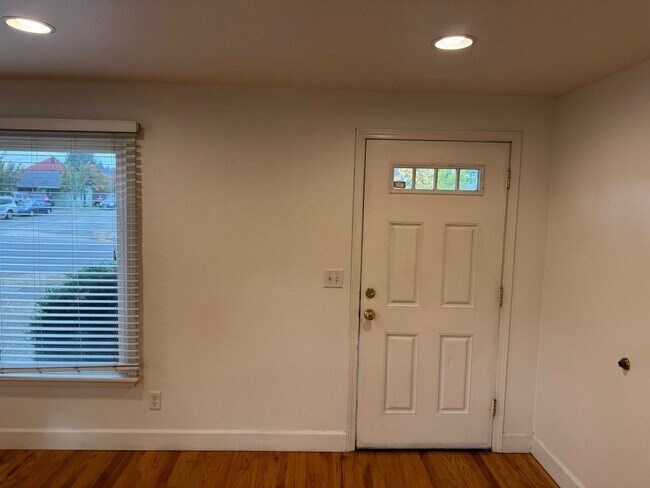Foto del edificio - 2 Bedroom Duplex in S. Eugene/Campus Area Eugene