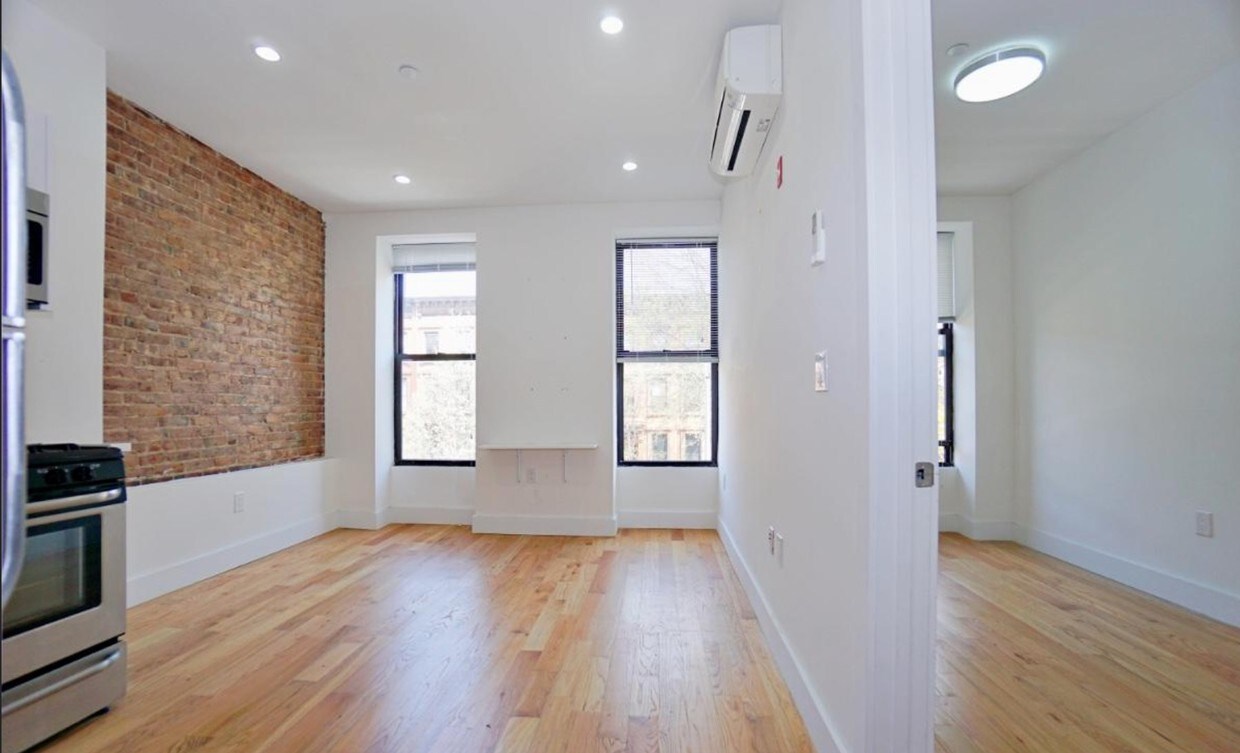 Primary Photo - 132 Hancock St