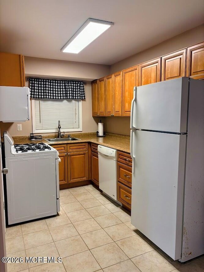 Building Photo - 601 Mistletoe Ave
