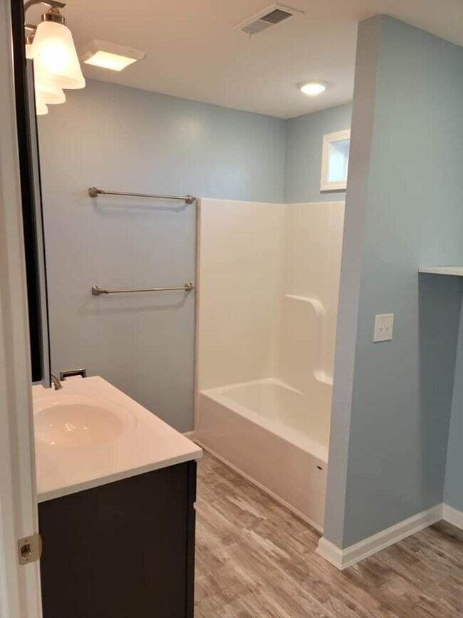 Foto del edificio - 407 E Center St