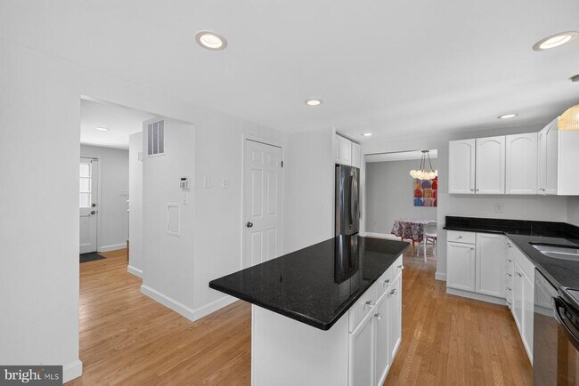 Foto del edificio - 4009 Shallow Brook Ln