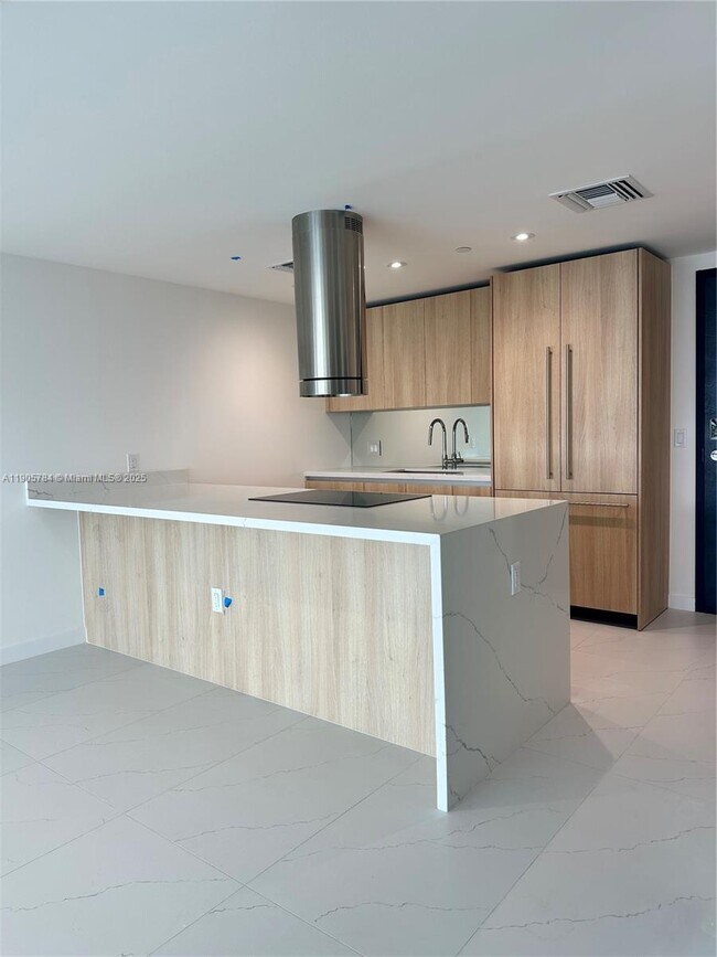 Foto del edificio - 9901 E Bay Harbor Dr