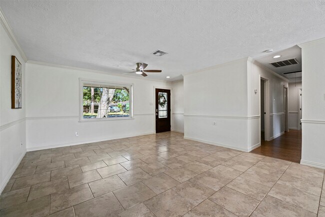 Foto del edificio - 1907 Dellore Ln