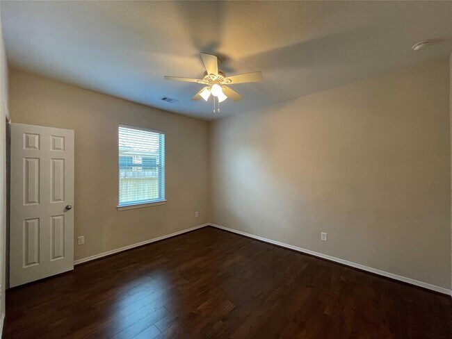 Building Photo - 4007 Misty Waters Ln
