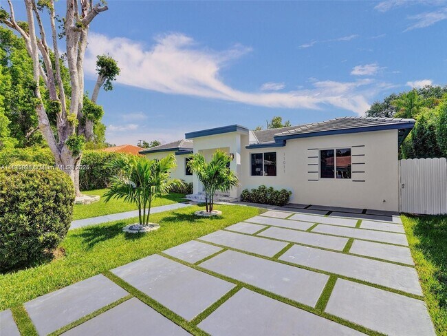 Foto del edificio - 11011 NE 9th Ct