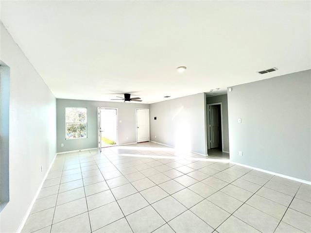 Foto del edificio - 5711 Bristle Leaf Dr