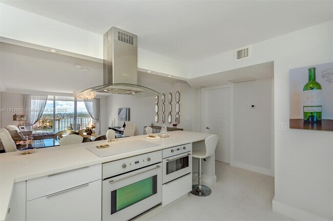 Foto del edificio - 18151 NE 31st Ct