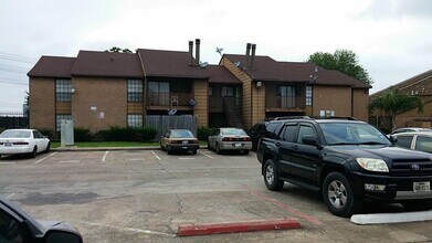 Building Photo - 9090 S Braeswood Blvd