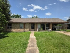 Building Photo - 3013 Normand Dr