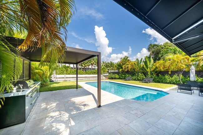 Building Photo - 7610 Bayside Ln