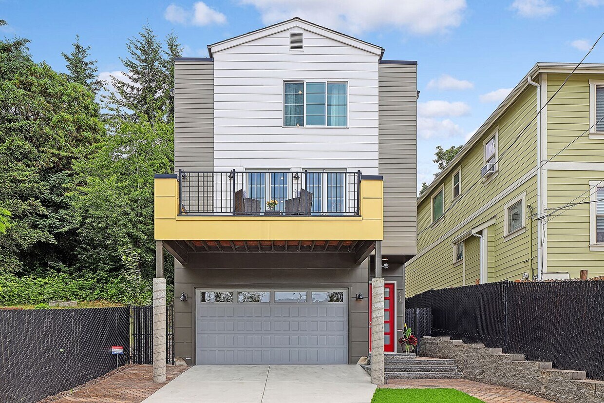 Foto principal - 6530 Delridge Wy SW