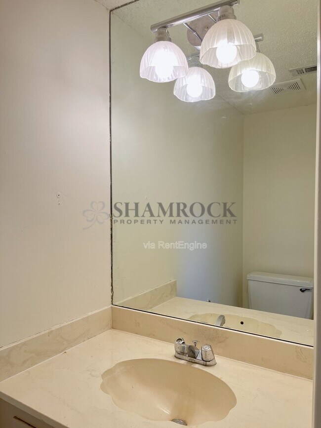 Foto del edificio - 6815 Old Briarstown Dr