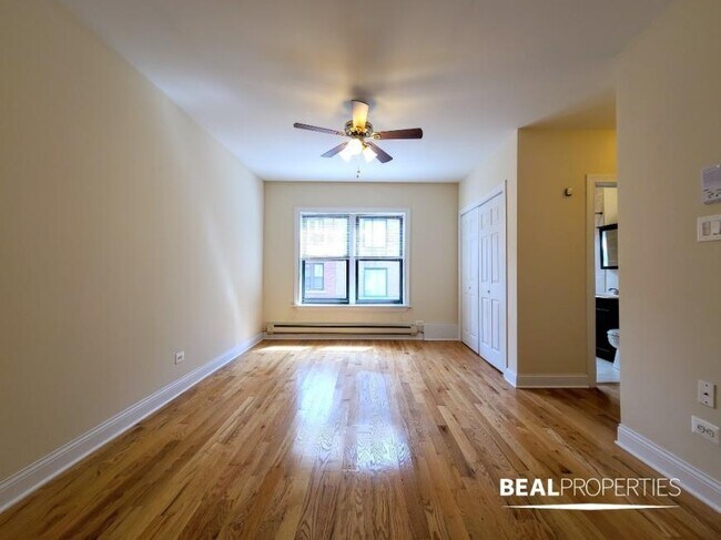 Foto del edificio - 0 bedroom in CHICAGO IL 60657