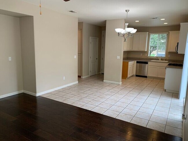Foto del edificio - Nice Tulare home for Rent!