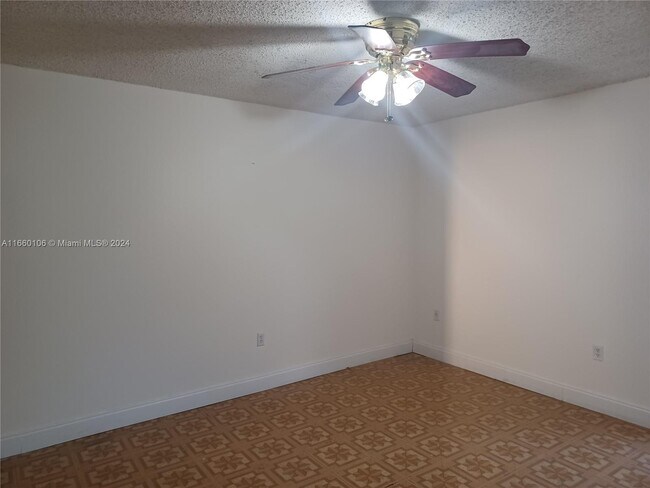 Foto del edificio - 1400 SW 27th Ave