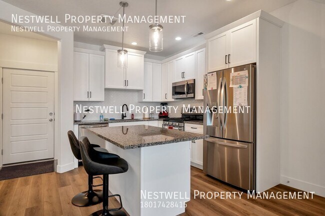 Building Photo - Amazing 3 bed Townhome in daybreak