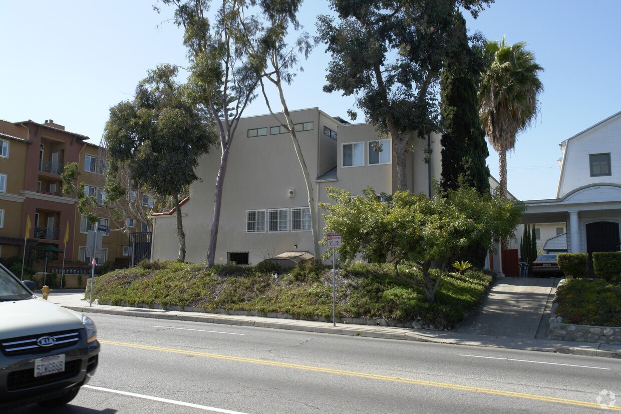 Building Photo - 310 Ridgewood Pl