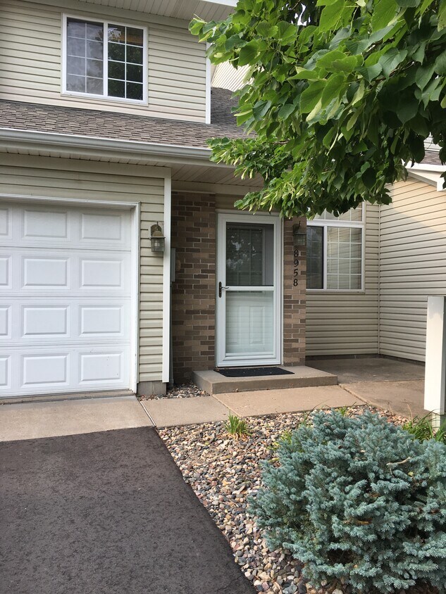 Área frontal + patio - 8958 Spring Ln