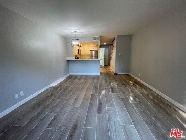 Foto del edificio - 7327 Willoughby Ave