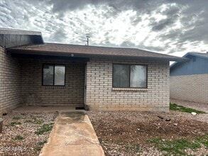 Building Photo - 2135 Hohokam Dr