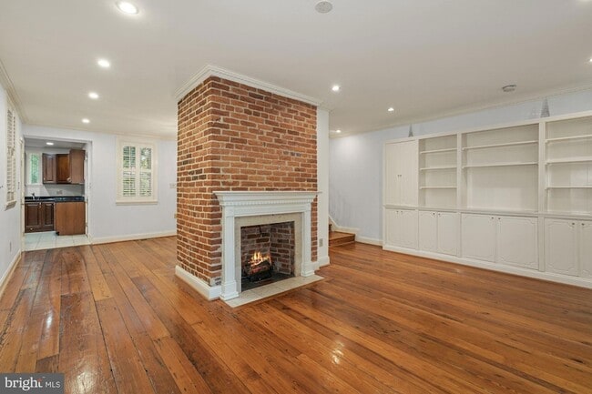 Building Photo - 1241 30th St NW